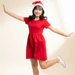 Vietnamese girl wearing red dress for Christmas Cô gái tuổi tên Việt nam mặc váy đỏ giáng sinh