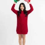 Model cô gái mặc đồ giáng sinh đỏ