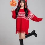 Model cô gái mặc đồ giáng sinh đỏ
