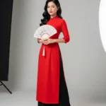 Ao Dai model holding fan Người mẫu áo dài cầm quạt