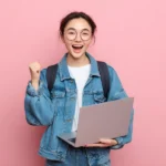 Jpg model photo cô gái cầm laptop girl holding a laptop 16315